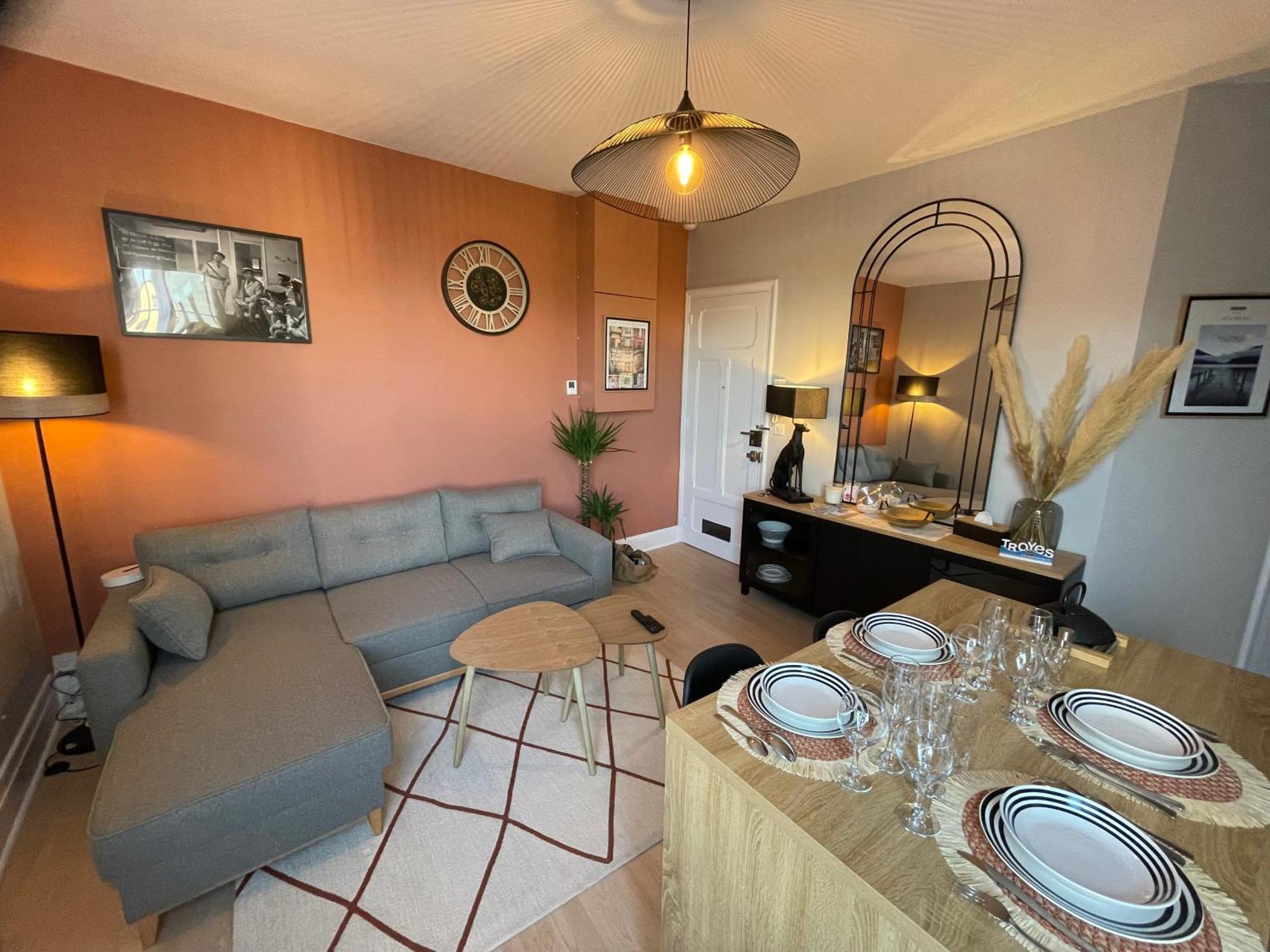 Le Treize Au Coeur Du Bouchon Troyes Exterior foto