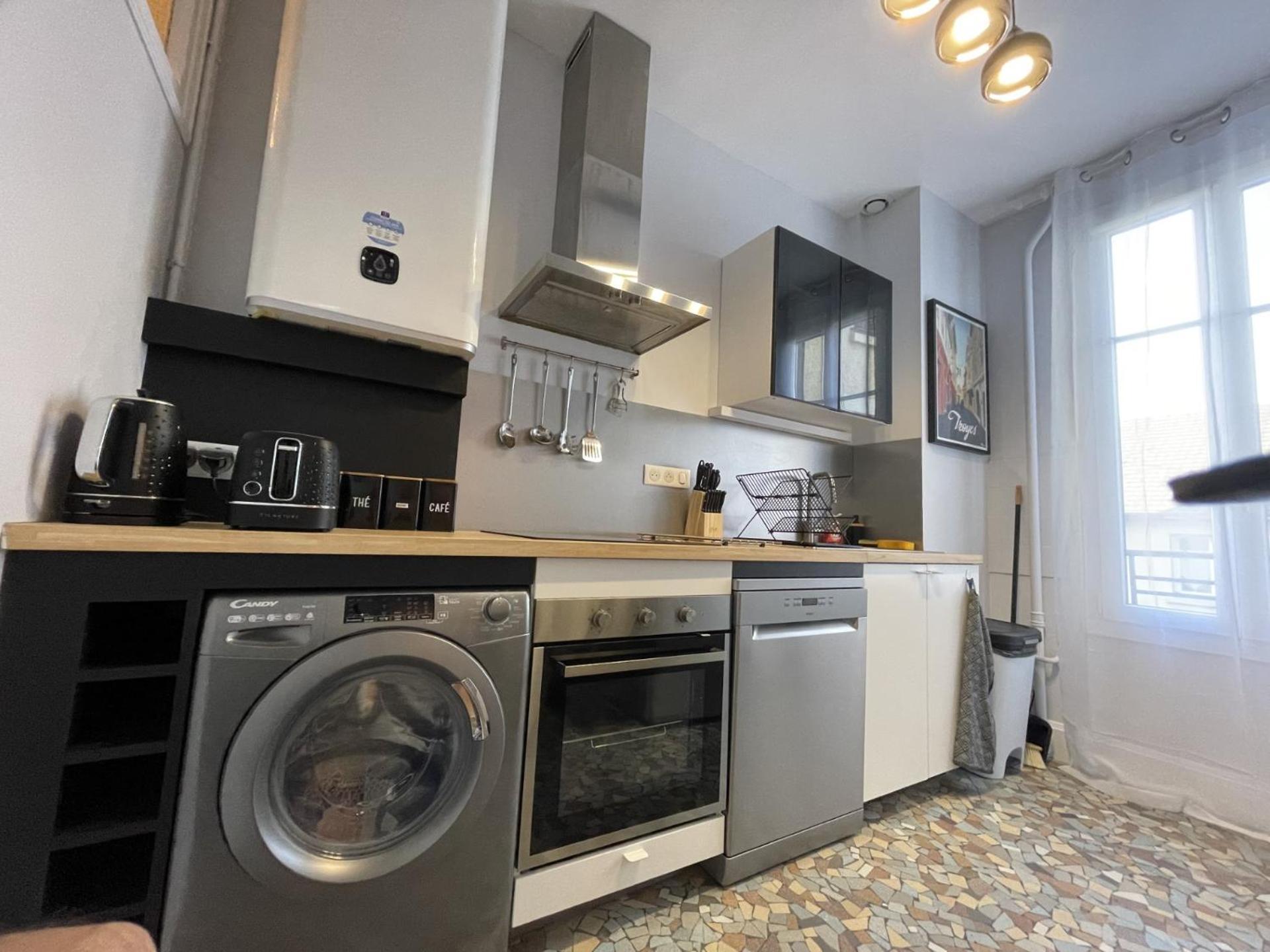 Le Treize Au Coeur Du Bouchon Troyes Exterior foto