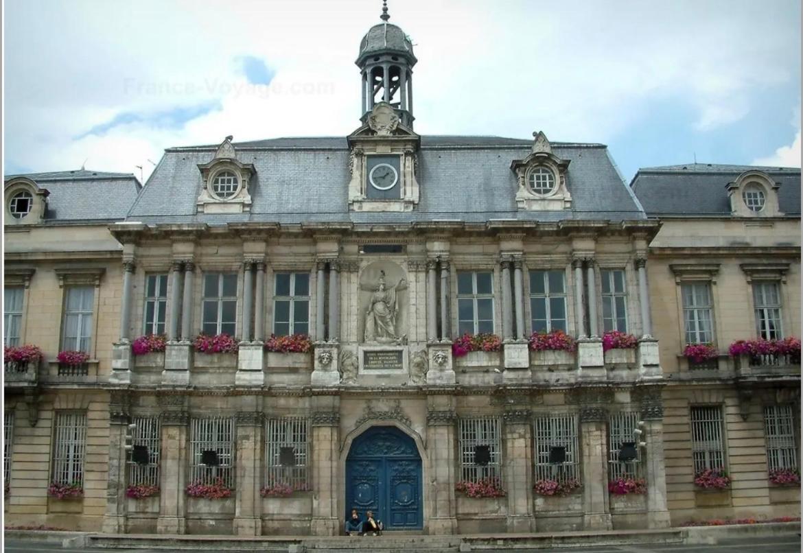 Le Treize Au Coeur Du Bouchon Troyes Exterior foto
