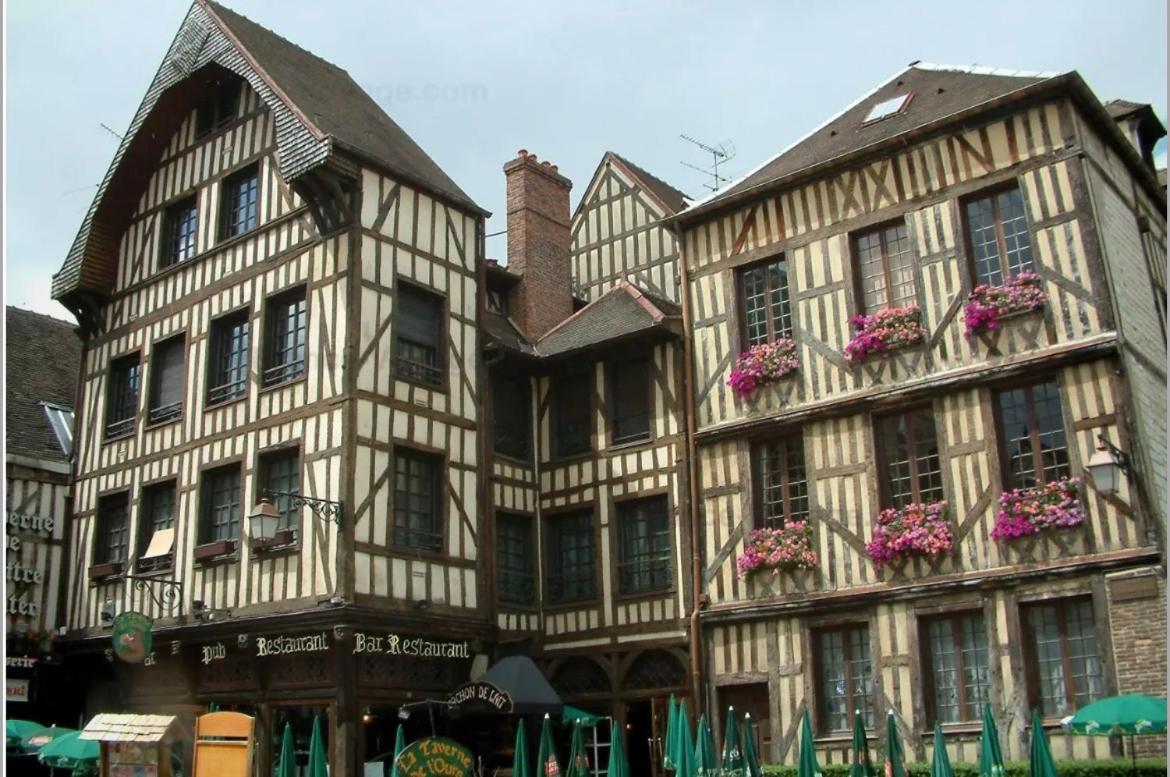 Le Treize Au Coeur Du Bouchon Troyes Exterior foto