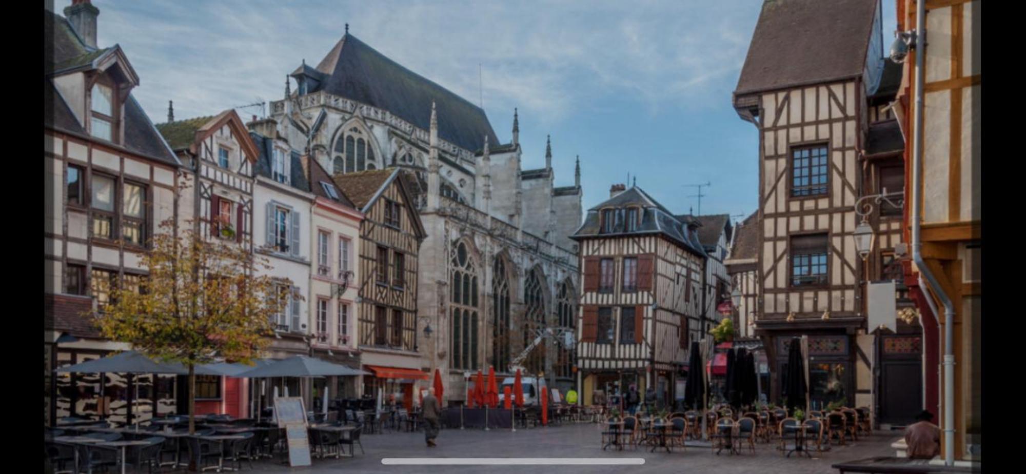 Le Treize Au Coeur Du Bouchon Troyes Exterior foto